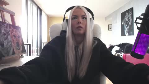 stage Kylie Sinner  brand CLITBAIT online show from October 20, 3:56 pm