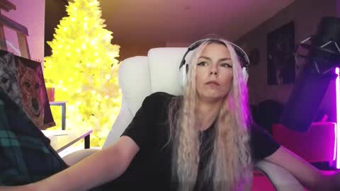 stage Kylie Sinner  brand CLITBAIT online show from November 13, 10:25 am