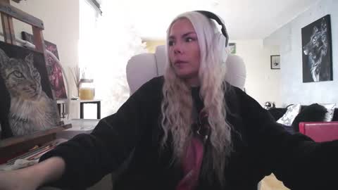 stage Kylie Sinner  brand CLITBAIT online show from February 1, 6:28 pm