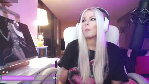 stage Kylie Sinner  brand CLITBAIT online show from May 7, 5:13 am
