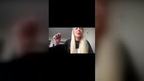 stage Kylie Sinner  brand CLITBAIT online show from May 21, 10:33 am