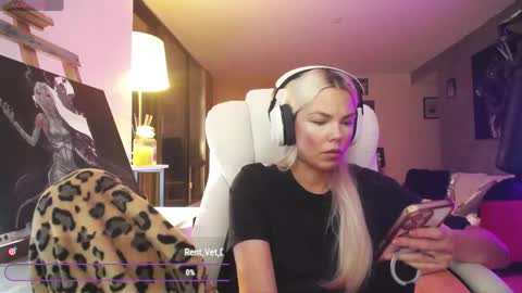 stage Kylie Sinner  brand CLITBAIT online show from May 23, 7:46 am