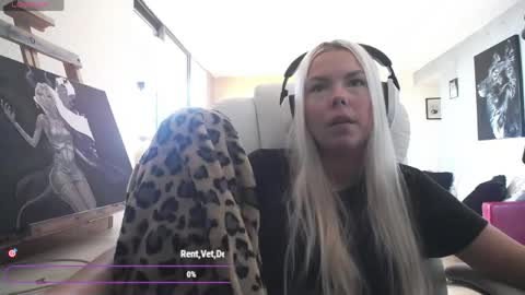 stage Kylie Sinner  brand CLITBAIT online show from May 23, 7:51 pm