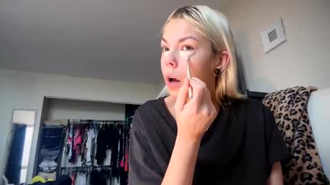 stage Kylie Sinner  brand CLITBAIT online show from May 24, 2:11 pm