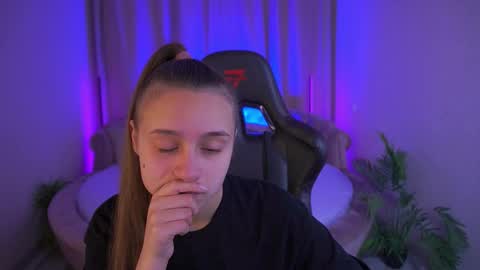 Snapshot of tinynataliee chatting on November 24, 7:08 am tinynataliee online show from November 24, 7:08 am