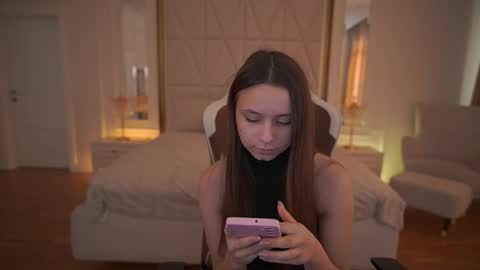 tinynataliee online show from March 2, 5:19 am