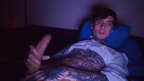 Snapshot of tiswillfuckup chatting on January 15, 2:05 am tiswillfuckup online show from January 15, 2:05 am