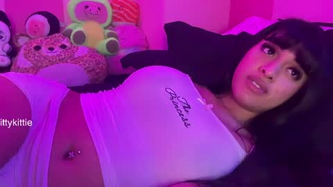 HOTTIE4U online show from April 8, 4:23 am