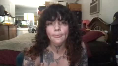 Snapshot of titzntattz chatting on November 16, 10:15 pm formerly bigtittygothwhore online show from November 16, 10:15 pm