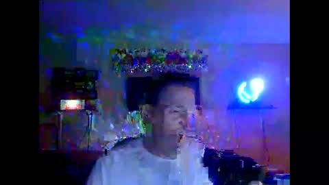 Snapshot of tkthedj chatting on December 25, 1:42 am TK online show from December 25, 1:42 am