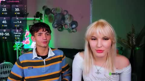 Snapshot of tobi_yours chatting on October 13, 7:14 pm tobi_yours online show from October 13, 7:14 pm