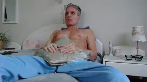 Daniel Bisexual uncut 20cm online show from December 2, 7:14 am