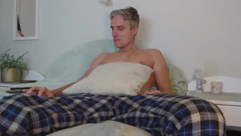 Daniel Bisexual uncut 20cm online show from December 14, 2:53 pm