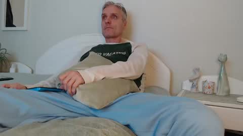 Daniel Bisexual uncut 20cm online show from January 26, 2:52 pm