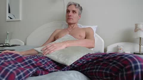 Daniel Bisexual uncut 20cm online show from March 1, 7:30 am