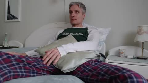 Daniel Bisexual uncut 20cm online show from March 2, 7:54 am