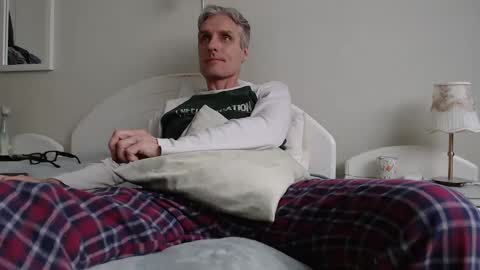 Daniel Bisexual uncut 20cm online show from March 2, 2:54 pm