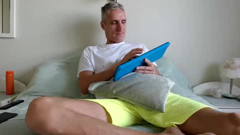 Daniel Bisexual uncut 20cm online show from September 27, 6:29 am