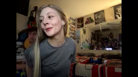 Snapshot of tohottohandletocoldtohold chatting on February 24, 4:43 am tohottohandletocoldtohold online show from February 24, 4:43 am