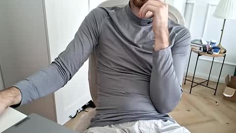 Snapshot of toja112 chatting on February 27, 10:26 am Martin online show from February 27, 10:26 am