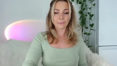 Snapshot of tokens_are_sexy chatting on June 26, 8:57 pm tokens_are_sexy online show from June 26, 8:57 pm