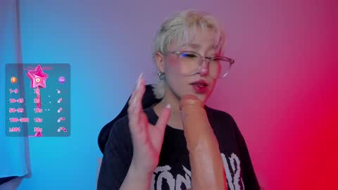 Snapshot of tokyo_blues chatting on December 4, 7:34 pm Halsey Sofii online show from December 4, 7:34 pm