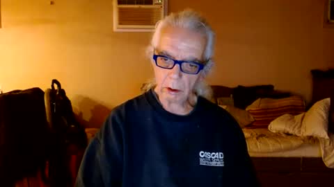 Snapshot of tom112292014 chatting on December 11, 2:41 am tom112292014 online show from December 11, 2:41 am