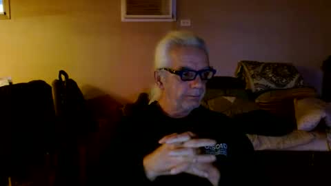 Snapshot of tom112292014 chatting on January 4, 12:49 pm tom112292014 online show from January 4, 12:49 pm