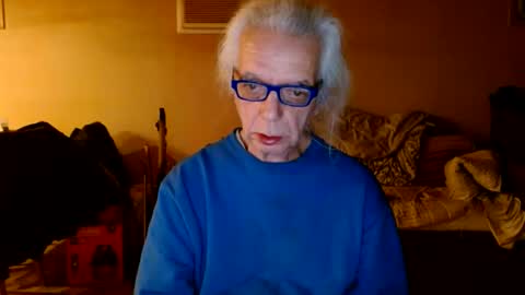 Snapshot of tom112292014 chatting on February 9, 10:43 pm tom112292014 online show from February 9, 10:43 pm