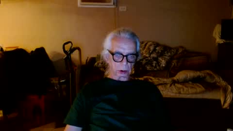 Snapshot of tom112292014 chatting on October 6, 2:42 am tom112292014 online show from October 6, 2:42 am