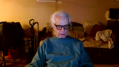 Snapshot of tom112292014 chatting on December 21, 7:54 pm tom112292014 online show from December 21, 7:54 pm