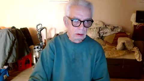 Snapshot of tom112292014 chatting on February 8, 3:26 pm tom112292014 online show from February 8, 3:26 pm