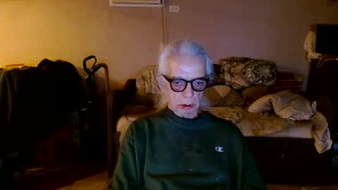 Snapshot of tom112292014 chatting on February 23, 6:11 am tom112292014 online show from February 23, 6:11 am