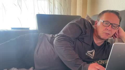 Tom online show from April 25, 1:41 pm