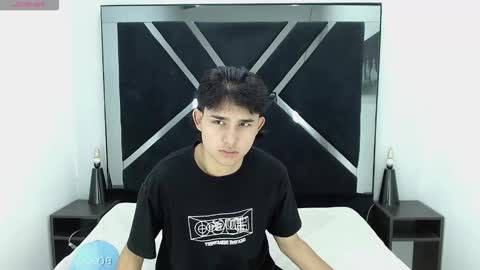 tom_0002 online show from December 17, 12:33 pm