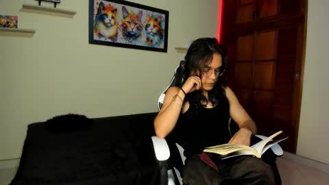 tom online show from December 21, 7:59 am