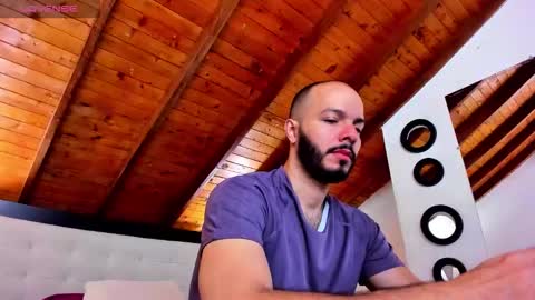   online show from December 5, 12:58 pm