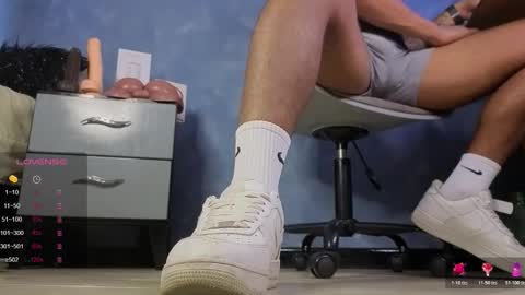 Tom online show from March 8, 8:01 pm