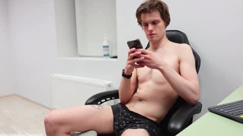 tom online show from November 30, 2:48 am