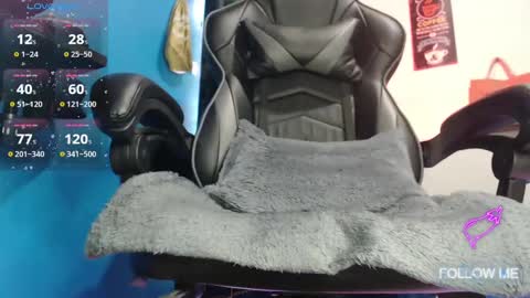 Snapshot of tom_kio chatting on January 27, 8:17 pm tom_kio online show from January 27, 8:17 pm