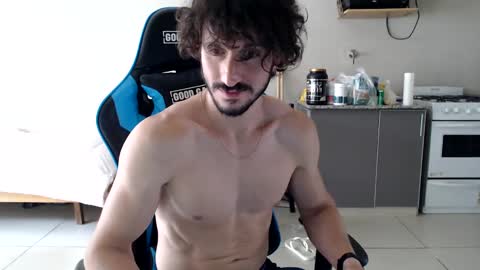 Snapshot of tom_show chatting on December 18, 7:30 pm tom_show online show from December 18, 7:30 pm