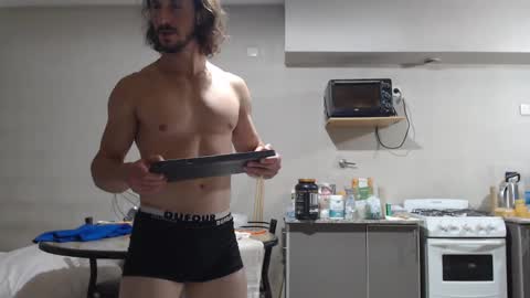 Snapshot of tom_show chatting on November 23, 6:35 am tom_show online show from November 23, 6:35 am