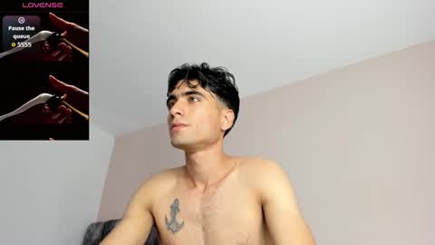 tom online show from October 31, 5:25 pm