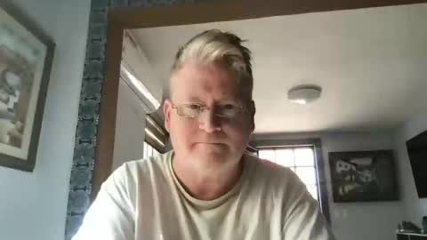 Snapshot of tomascausa chatting on February 14, 9:43 pm Hola online show from February 14, 9:43 pm