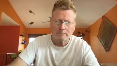 Snapshot of tomascausa chatting on March 6, 6:59 pm Hola online show from March 6, 6:59 pm