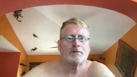 Snapshot of tomascausa chatting on September 19, 6:19 pm Hola online show from September 19, 6:19 pm