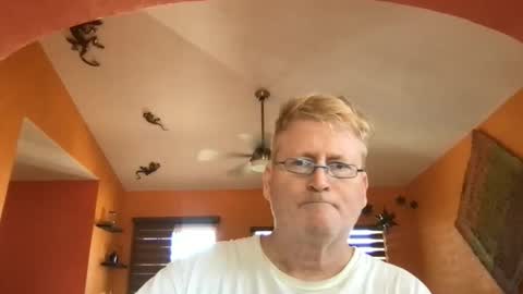 Hola online show from October 29, 9:05 pm