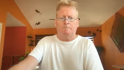 Hola online show from March 1, 4:20 pm