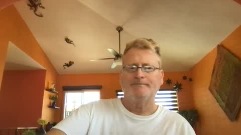 Hola online show from April 15, 7:58 pm