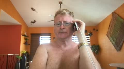 Hola online show from July 7, 8:35 pm